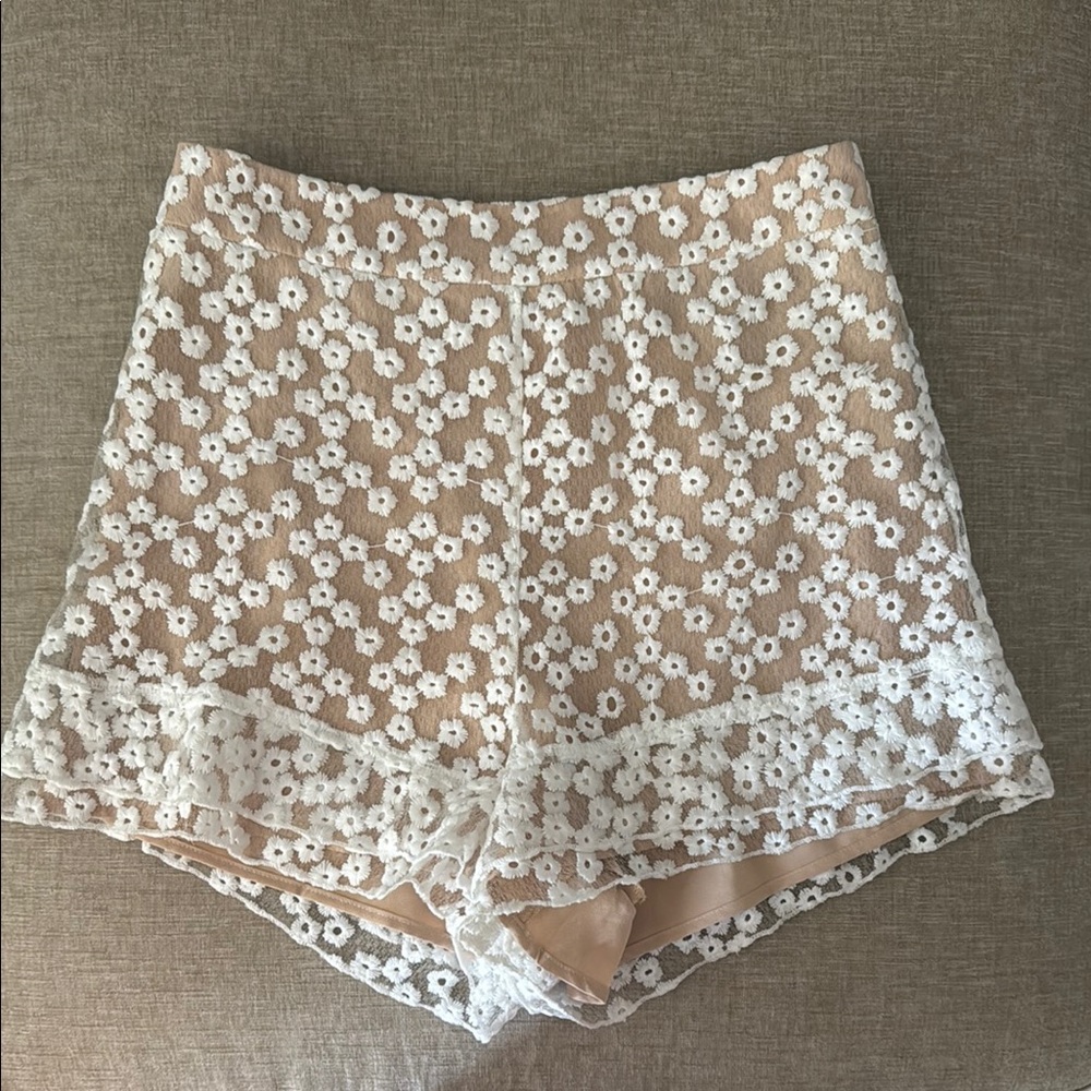 Entro High Waist White and Tan Lace Shorts